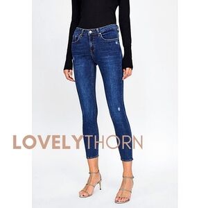 ZARA // ultra-flattering basic z1975 mid rise skinny jeans